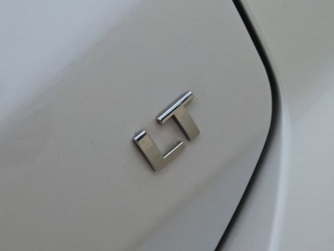 Used 2022 Chevrolet Equinox LT FWD image 16