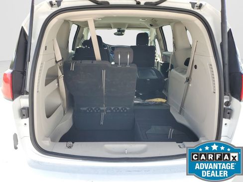 Used 2024 Chrysler Voyager LX image 13