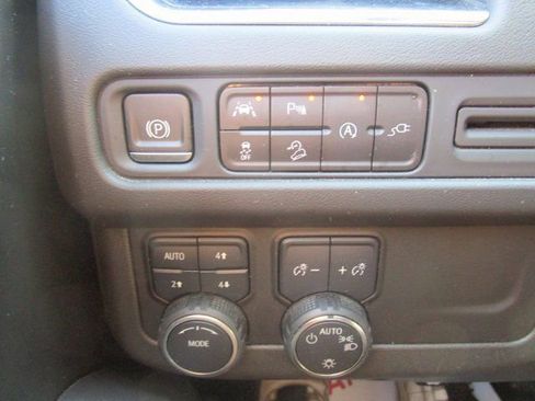 Used 2022 Chevrolet Tahoe Z71 image 12