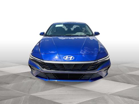 Used 2025 Hyundai Elantra SE FWD image 3