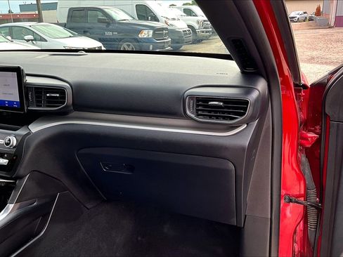 Used 2020 Ford Explorer XLT w/ Equipment Group 202A AWD/4WD image 22