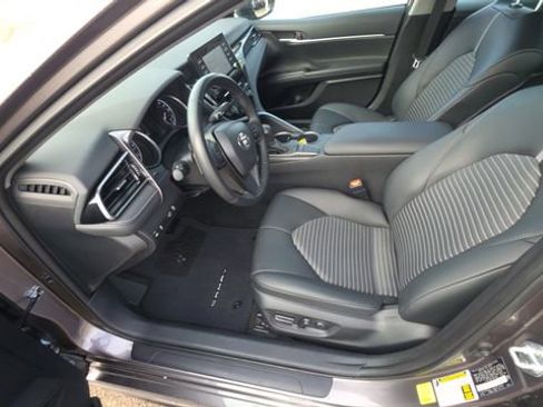 Used 2023 Toyota Camry SE FWD image 13