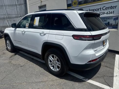 Used 2023 Jeep Grand Cherokee Laredo w/ Luxury Tech Group I AWD/4WD image 3