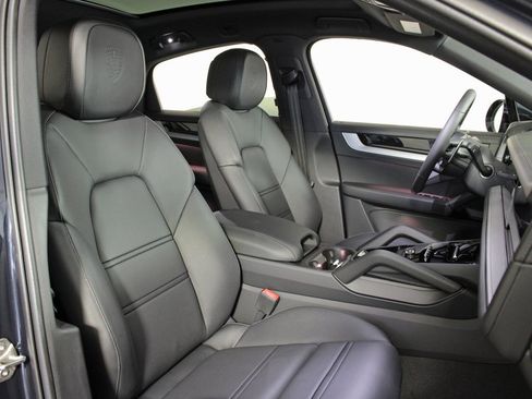 Certified 2025 Porsche Cayenne S image 39