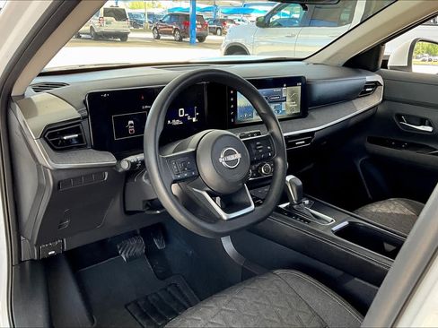 Used 2025 Nissan Kicks SV AWD/4WD image 35