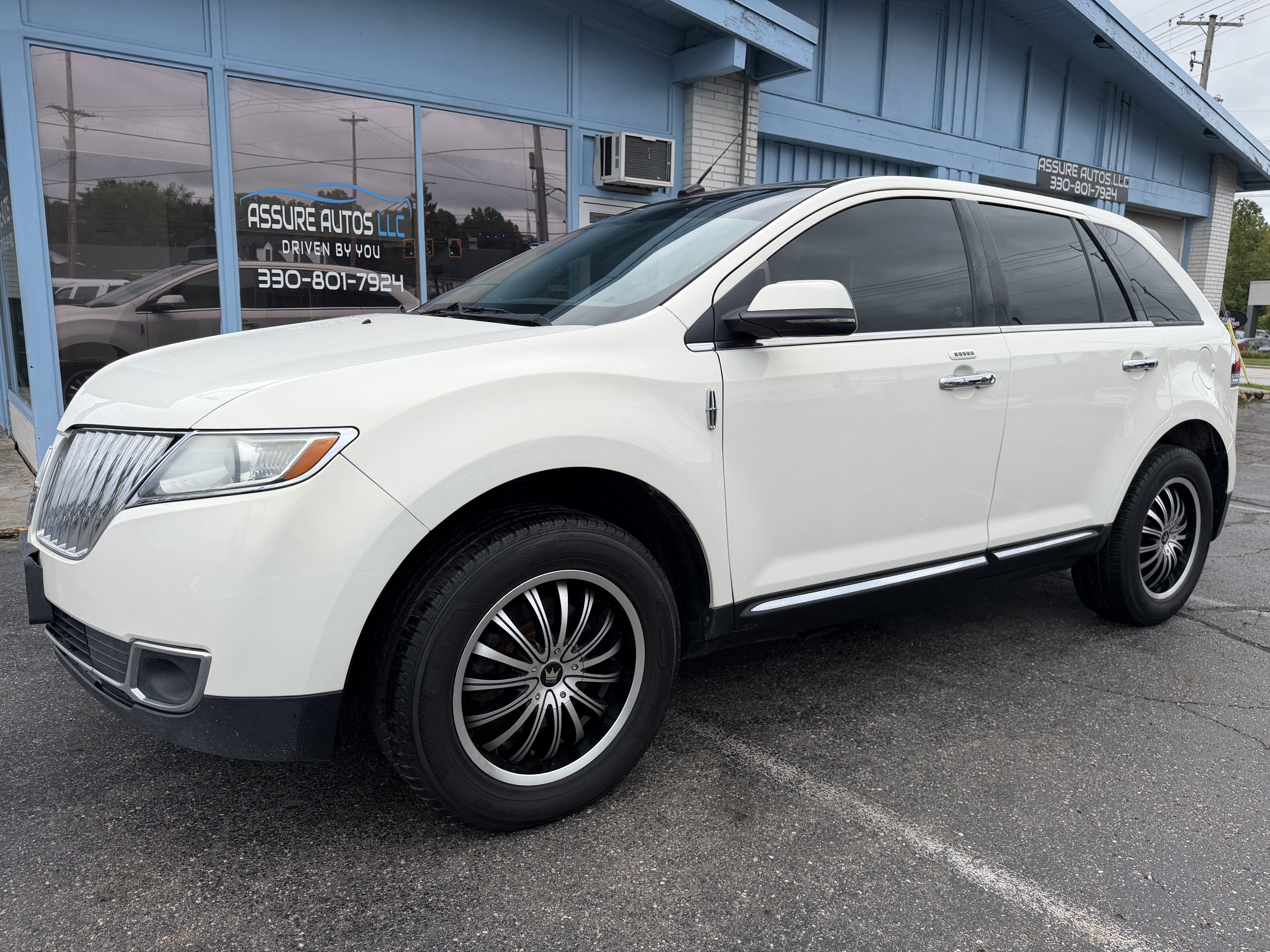 Used 2012 Lincoln MKX AWD image 1