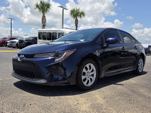 Used 2022 Toyota Corolla LE FWD image 2