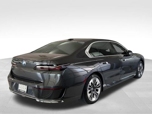 Used 2023 BMW i7 xDrive60 image 3