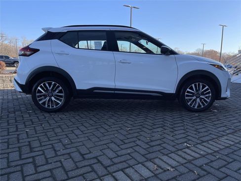 Used 2024 Nissan Kicks SR FWD image 6
