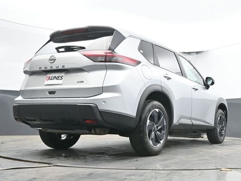 Used 2025 Nissan Rogue SV AWD/4WD image 50