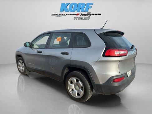 Used 2016 Jeep Cherokee Sport image 8