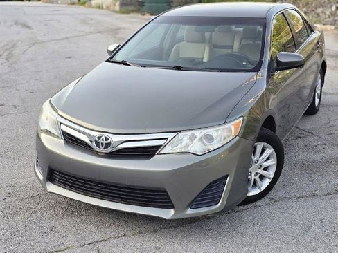 Used 2012 Toyota Camry LE image 2