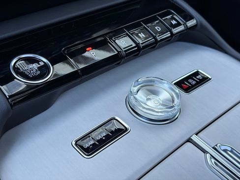 New 2026 Lincoln Navigator Reserve w/ Jet Appearance Package AWD/4WD image 32