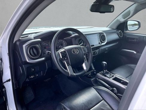 Used 2021 Toyota Tacoma SR5 RWD image 14