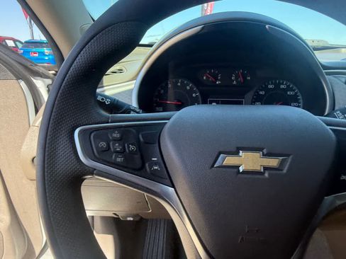 Used 2022 Chevrolet Malibu LT image 19