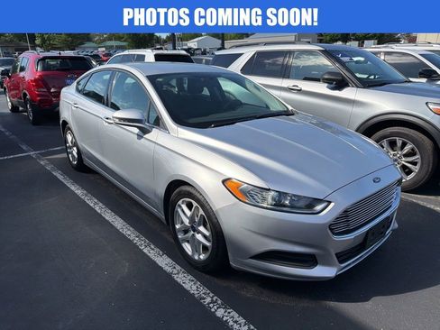 Used 2015 Ford Fusion SE FWD image 1