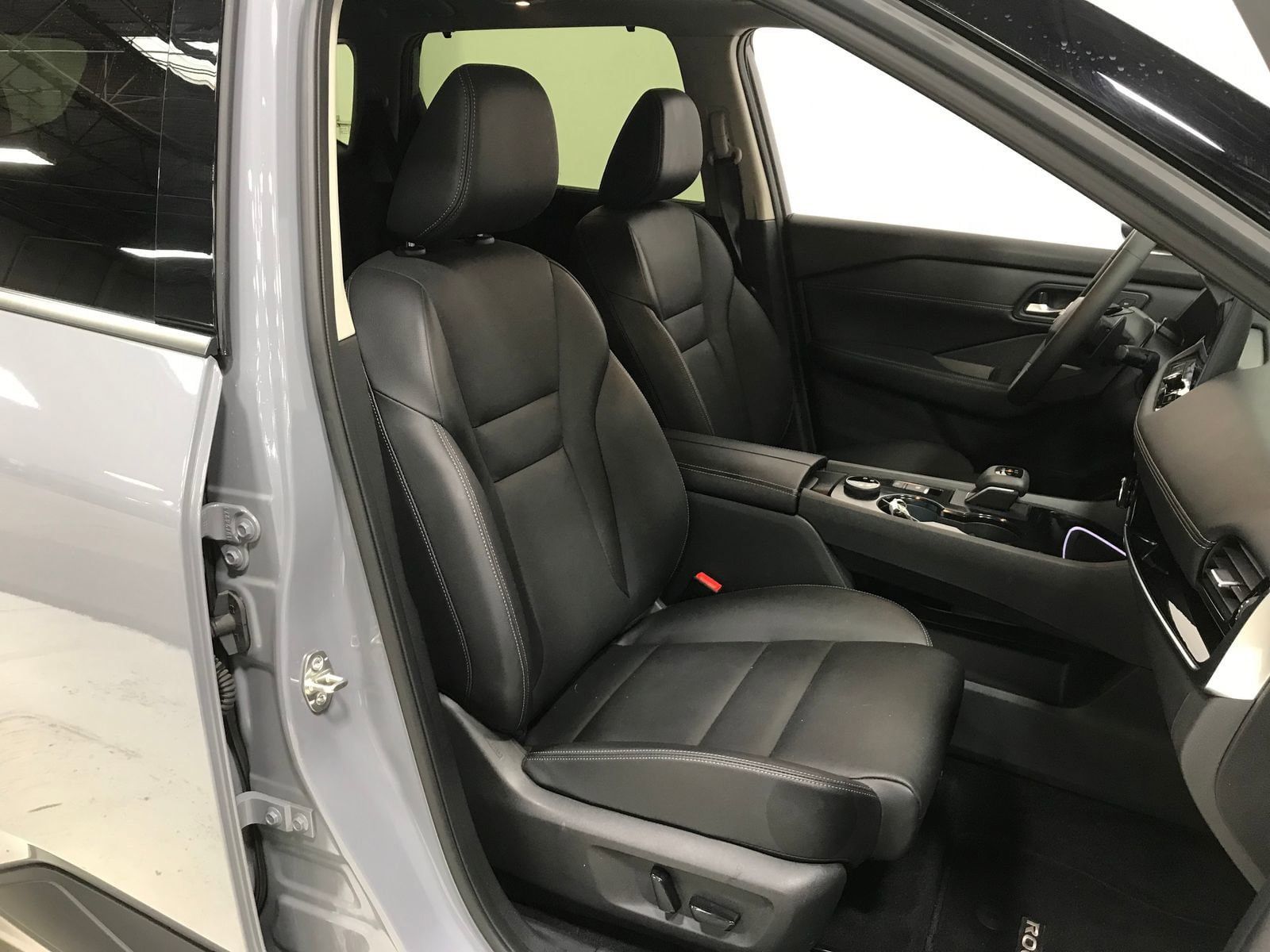 Used 2025 Nissan Rogue SL w/ Tech Package AWD/4WD image 8