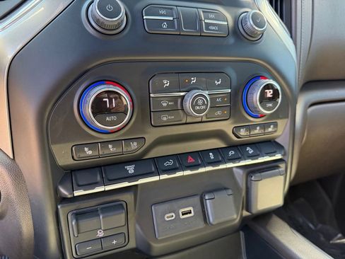 Used 2021 Chevrolet Silverado 2500 LTZ image 31