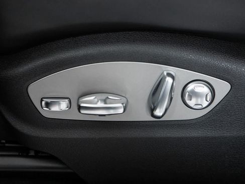 New 2026 Porsche Macan AWD/4WD image 23