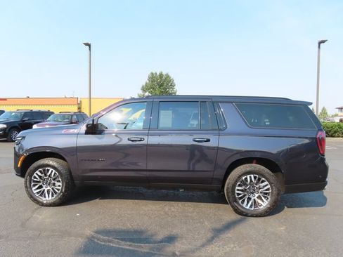 Used 2025 Chevrolet Suburban Z71 AWD/4WD image 4