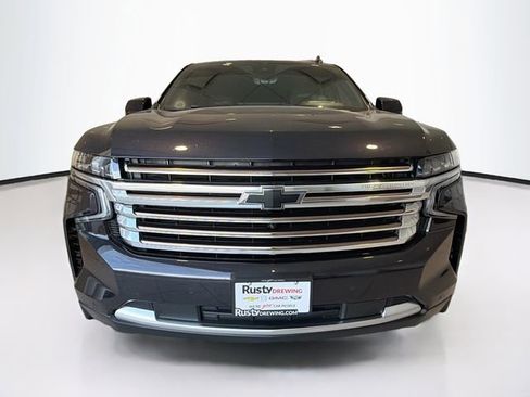 Used 2024 Chevrolet Suburban High Country image 2