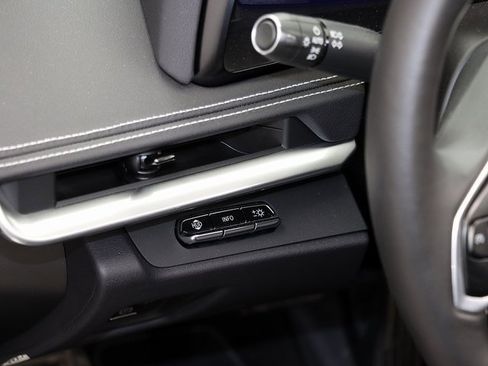 Used 2023 Chevrolet Corvette Stingray w/ Z51 Performance Package image 23