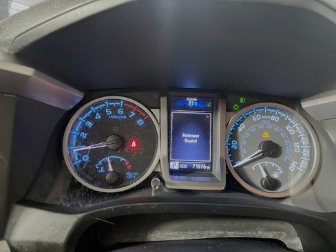 Used 2022 Toyota Tacoma SR5 RWD image 21