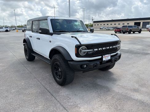 Used 2023 Ford Bronco Wildtrak image 6