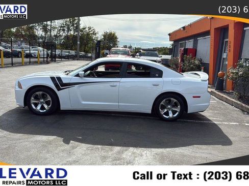 Used 2013 Dodge Charger SE w/ Sport Appearance Group image 4