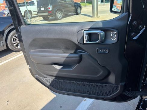Used 2025 Jeep Wrangler Unlimited Sport AWD/4WD image 18