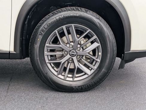 Used 2024 Nissan Rogue S AWD/4WD image 13