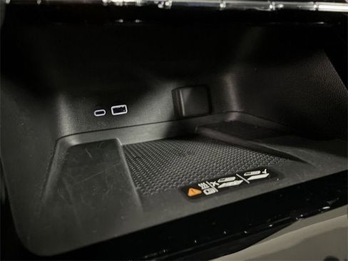 Certified 2025 Chevrolet Traverse LT image 35