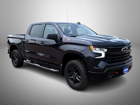 Used 2023 Chevrolet Silverado 1500 LT Trail Boss image 3