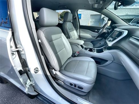 Certified 2021 GMC Acadia SLT w/ Preferred Package image 28