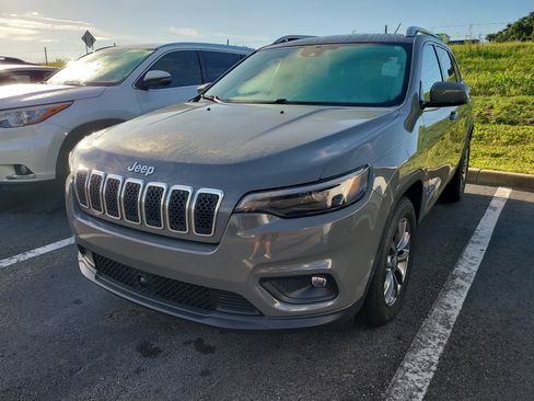 Used 2021 Jeep Cherokee Latitude Plus w/ Mopar Interior Package FWD image 3