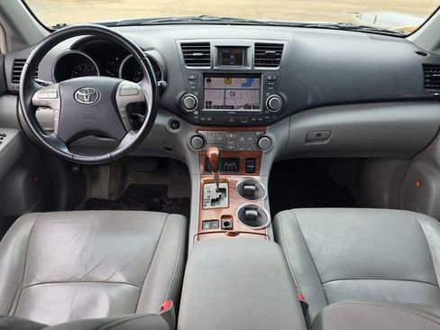 Used 2010 Toyota Highlander Limited AWD/4WD image 4