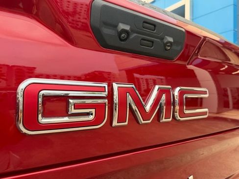 Used 2024 GMC Sierra 1500 Denali w/ Technology Package AWD/4WD image 9