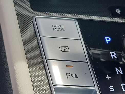 Used 2024 Hyundai Elantra Limited FWD image 25
