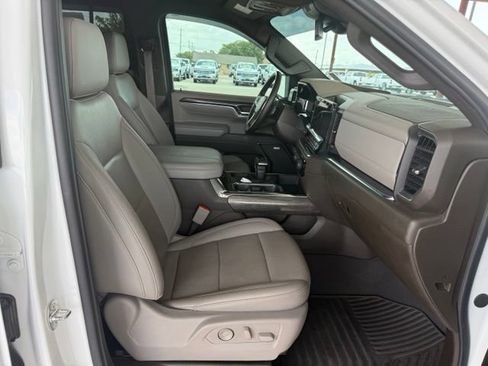 Used 2024 Chevrolet Silverado 1500 LTZ AWD/4WD image 12