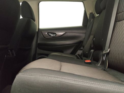 Used 2019 Nissan Rogue SV w/ Sun & Sound Touring Package FWD image 18
