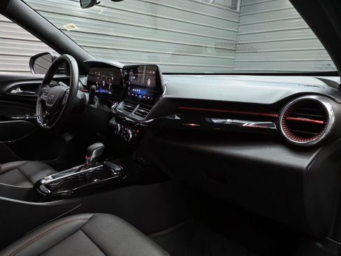 Used 2025 Chevrolet Trax RS w/ Driver Confidence Package FWD image 13