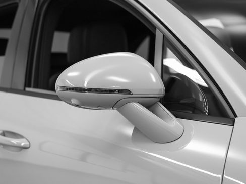 Certified 2026 Porsche Macan AWD/4WD image 14