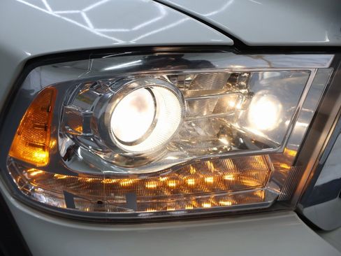 Used 2018 RAM 1500 Laramie Longhorn image 26