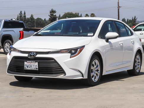 Used 2026 Toyota Corolla LE FWD image 6