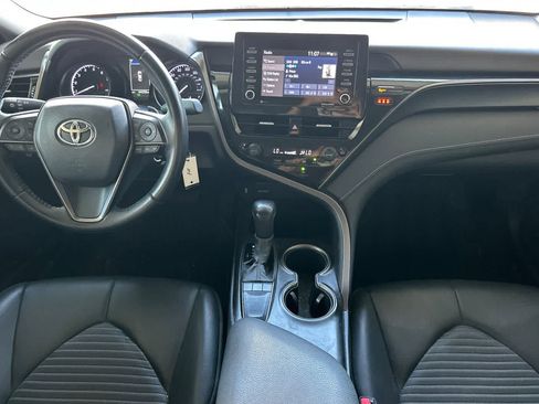 Used 2022 Toyota Camry SE FWD image 4