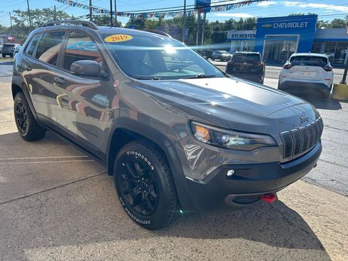 Used 2019 Jeep Cherokee Trailhawk w/ Comfort/Convenience Group AWD/4WD image 8