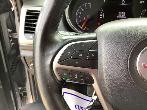 Used 2019 Jeep Grand Cherokee Laredo AWD/4WD image 26