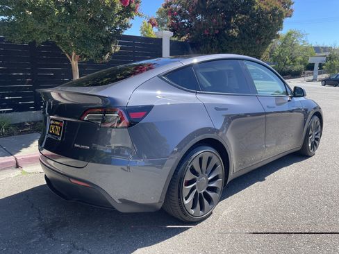 Used 2022 Tesla Model Y Performance AWD/4WD image 2