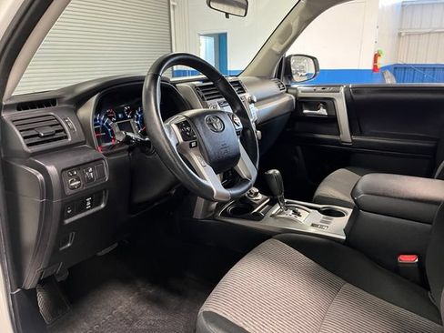 Used 2017 Toyota 4Runner SR5 AWD/4WD image 22