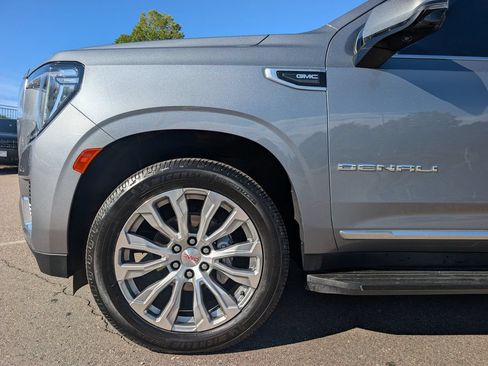 Used 2022 GMC Yukon Denali AWD/4WD image 11
